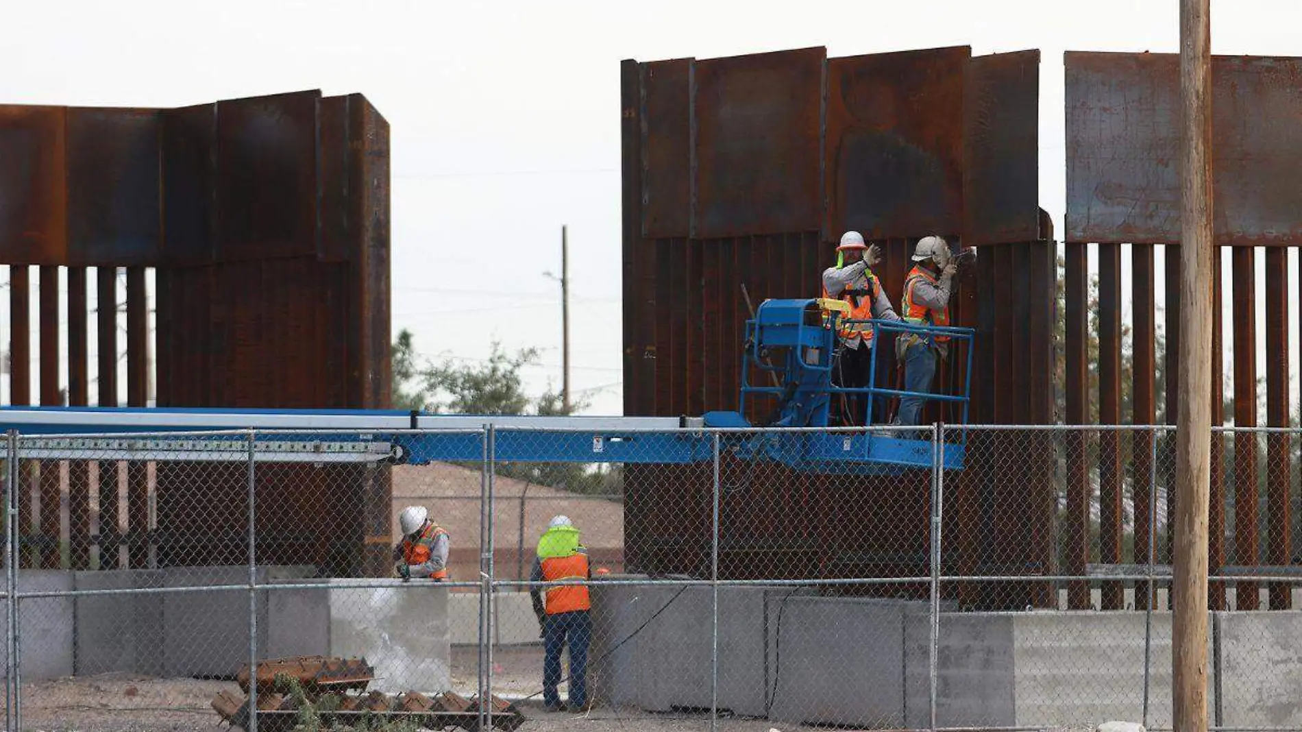 EU empieza a reforzar el muro fronterizo entre Ciudad Juarez y El Paso, Texas